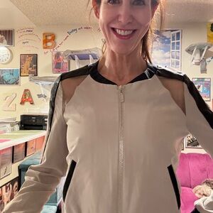 FLASH PRICE DROP 1 DAY ONLY Chic elegant lightweight bomber jacket